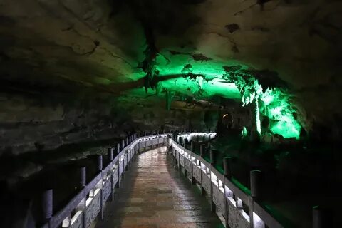 Китайский дракон в пещере