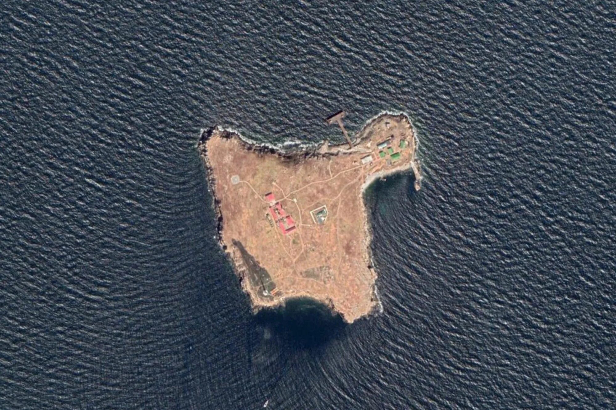 Остров змеиный в черном море на карте. Остров змеиный на карте. Острова в черном море. Остров змеиный в черном море со спутника