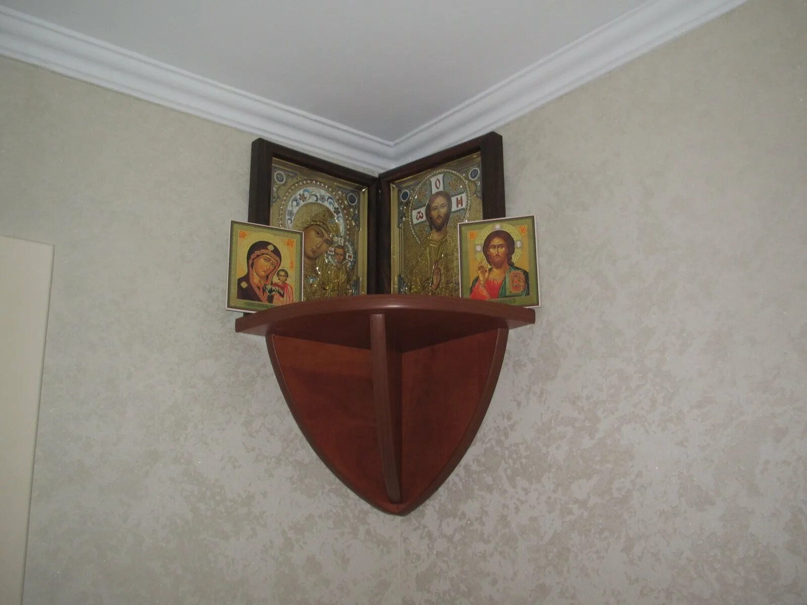 Какую икону вешать