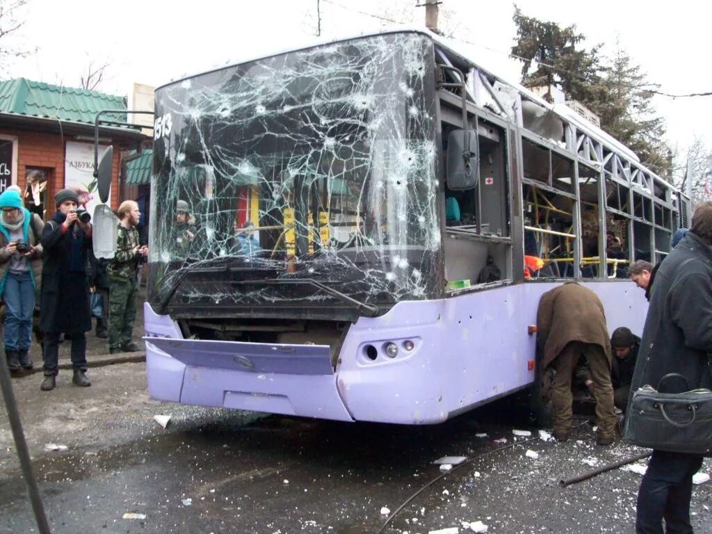 Боссе донецк обстрел. Боссе донецк обстрел. Обстрел остановки транспорта «донецкгормаш» в донецке. Боссе донецк обстрел. Обстрел в донецке остановки на боссе.