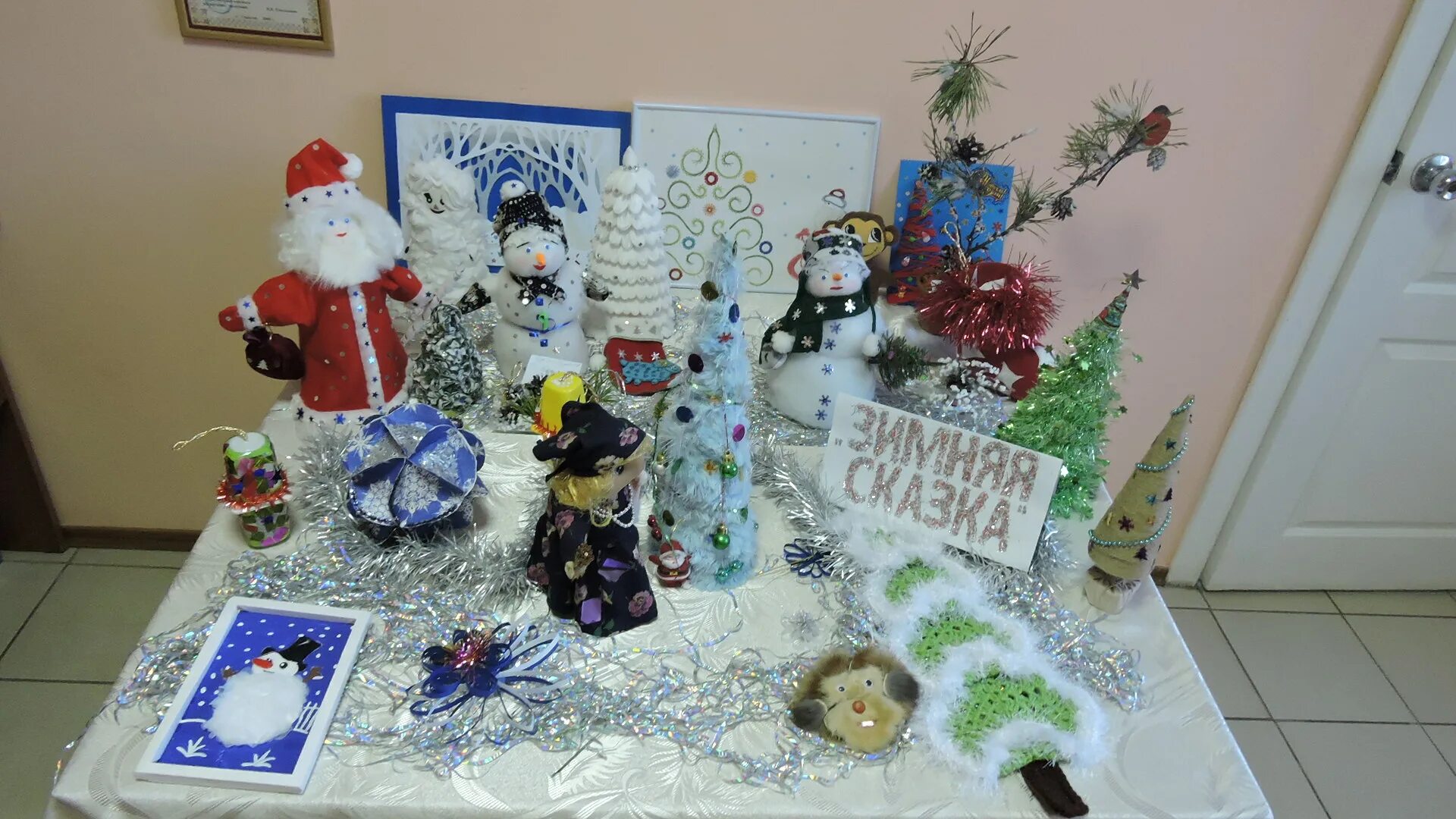 Выставки на зимнюю тему. Зимняя выставка в доу. Новогодняя поделка в детский сад на выставку. Выставки в детском саду. Выставки на зимнюю тему.