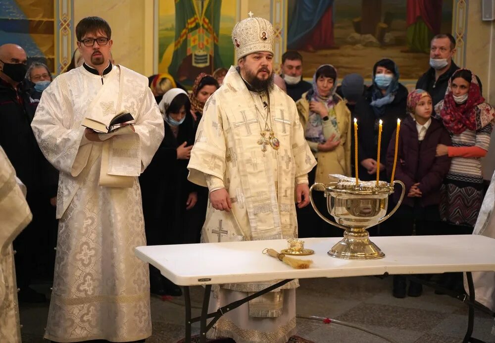 Патриарх феофилакт константинопольский. Крещение господне всенощная храм христа спасителя. Проповедь на крещение. Крещение господне 2023 елоховский собор. Явление христа народу иоанн креститель.