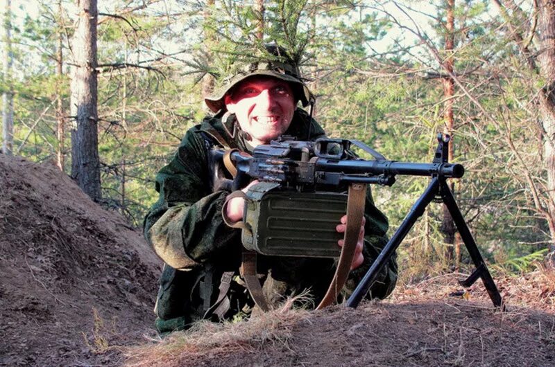 немецкий пулемётчик с mg-34. пулемет гшг-7. пулемет вермахта мг 42. пулеметчик пулеметов. немецкий пулемётчик с мг 42.