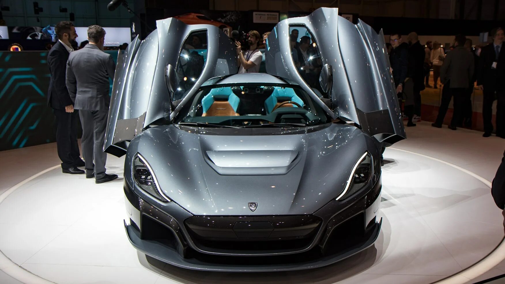 2019 года быстро. Rimac concept two. 2019 rimac concept two. mclaren electric car. ev электромобиль.