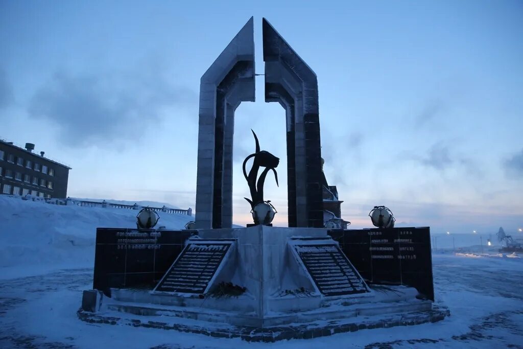 Мемориала черный тюльпан. Чёрный тюльпан (норильск). памятник-мемориал черный тюльпан норильск. мемориал черный тюльпан таганрог. чёрный тюльпан афганистан памятник.