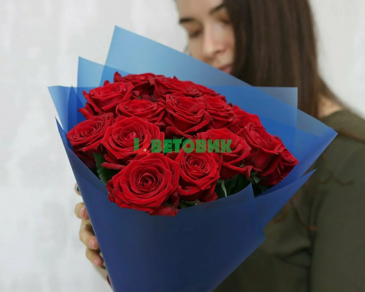 на столе 15 красных