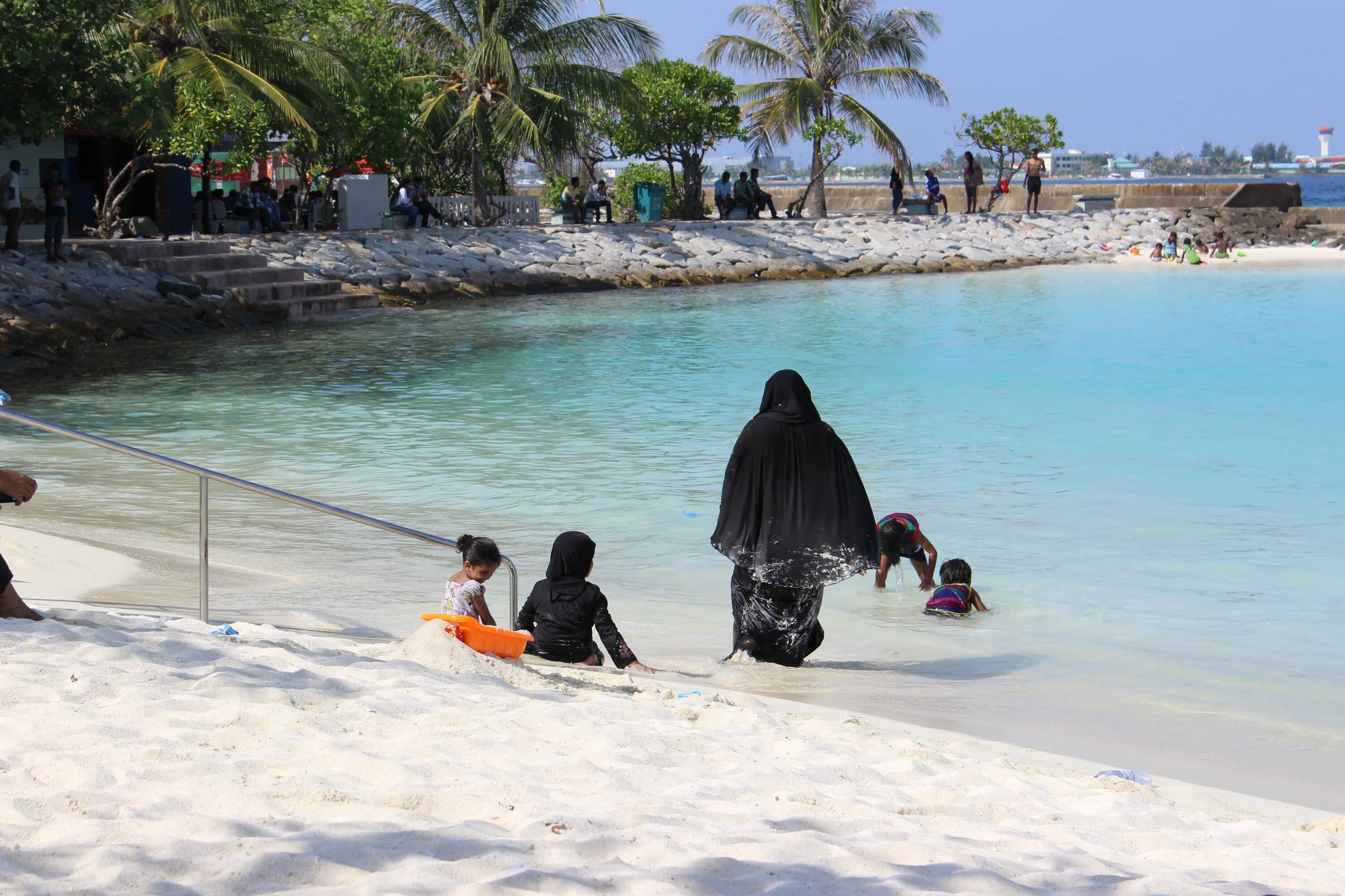 Мале столица Мальдив. Пятничная мечеть (Мале). Исламский центр Мале Мальдивы. Мальдивы местные жители. Погода мале