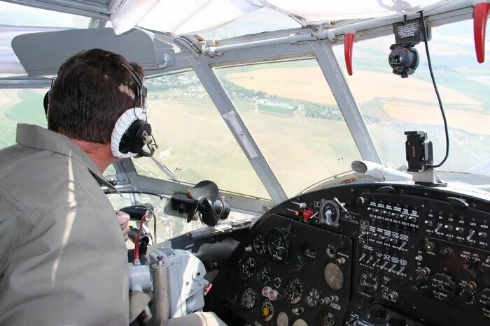 Летчик ан-2. Второй пилот ан2. Кабина самолета ан 2. Кабина ан-2. Ан 2 кабина салон.