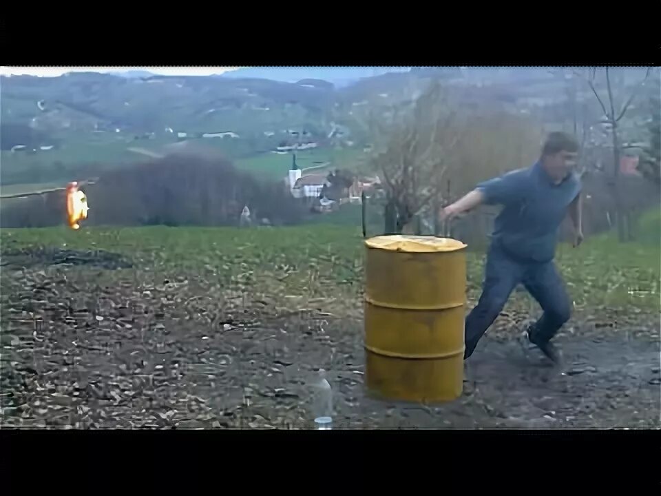 Летающая бочков. Летающая бочка. бочка смеха.