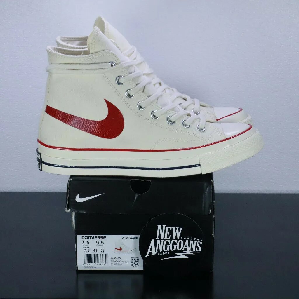 Конверсы найк. Converse x Nike. Nike Converse коллаборация. Найк Смайл. Найк конверсы