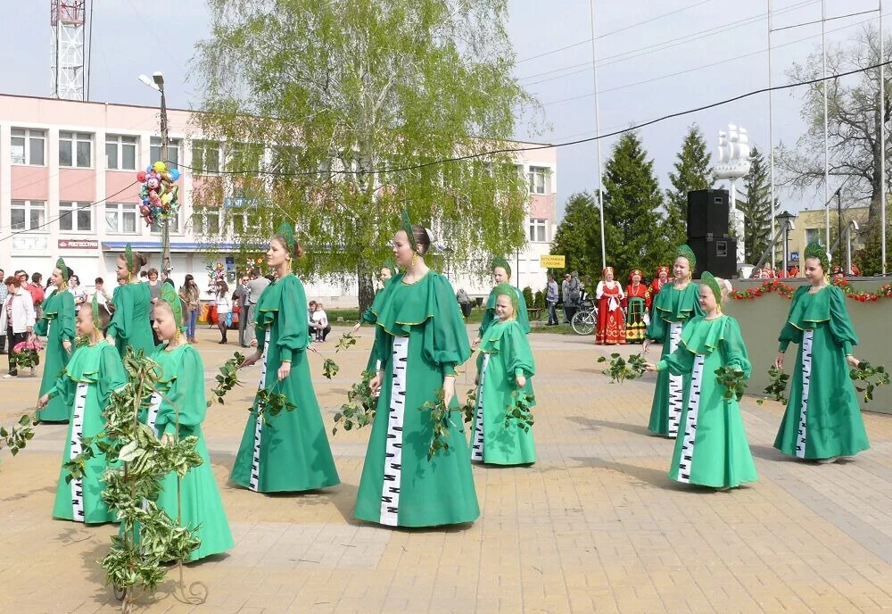 Площадь Рамони Воронежской области. Культура Рамонь. Школа в Рамони Воронежская область. День поселка Воронежская область.