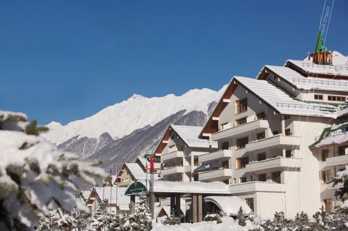 Azimut hotel freestyle rosa khutor. Отель на красной поляне 1389. Гостиницы сочи зимой. Гостиницы сочи зимой. Отель тюлип роза хутор.