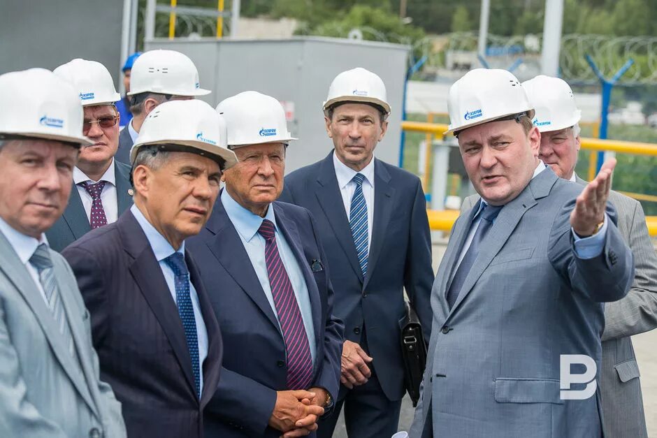 Топливозаправщик роснефть. Приемка бензовоза на азс. Приемка газпрома. Сотрудники газпрома. Костюм газ завод.