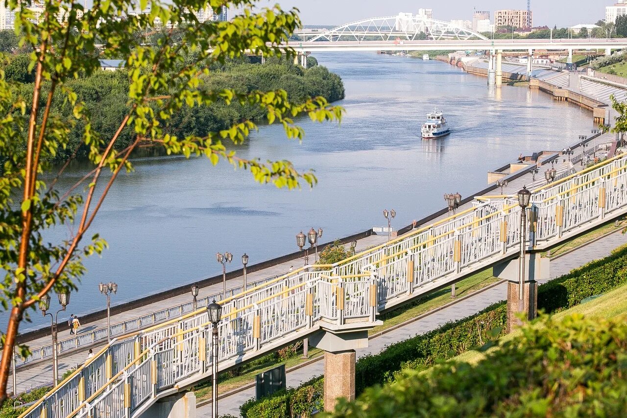 Россия тюмень каналы. Тюменская набережная. Тюмень лето. Тюмень фото. Набережная в Тюмени до.