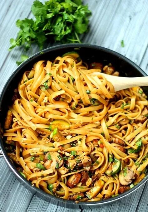 5 быстрых рецептов салатов с фунчозой. От простых до сложных ВкусоТория. Террито