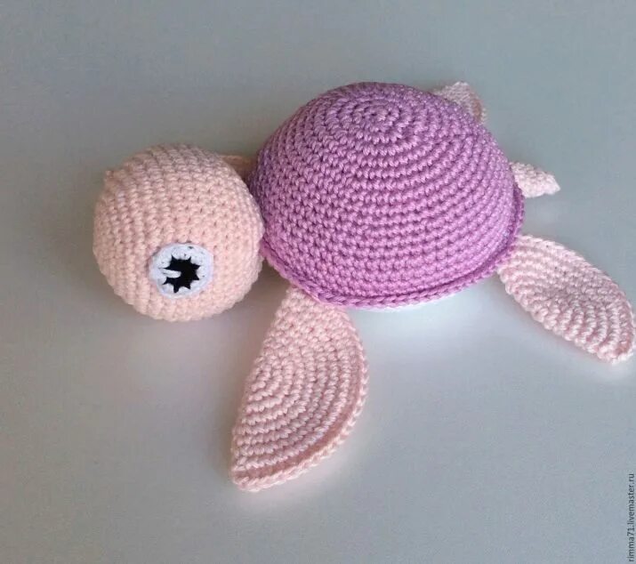 Как связать игрушку для начинающих самое легкое. Игрушки крючком для начинающих. Вязаные игрушки Черепашки. Несложные вязаные игрушки. Маленькие вязаные игрушки.