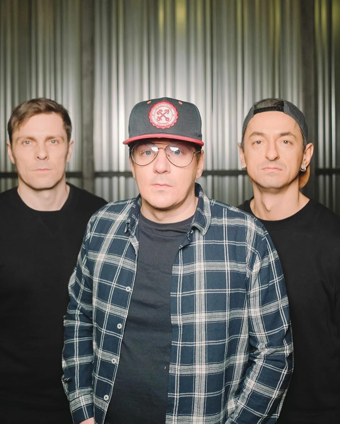 кирпичики группа. группа кирпичи 90е. солист группы кирпичи. кирпичики группа. группа кирпичи.