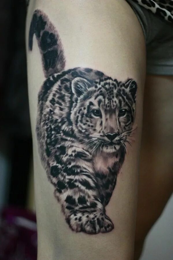Тату снежный барс на спине. Тату барс на плече. Татуировка снежный барс. Снежный барс реализм. Тату барс реализм.