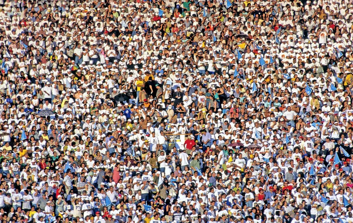 World people population. Много людей. Толпа одинаковых. Очень много одинаковых людей. Очень много людей.