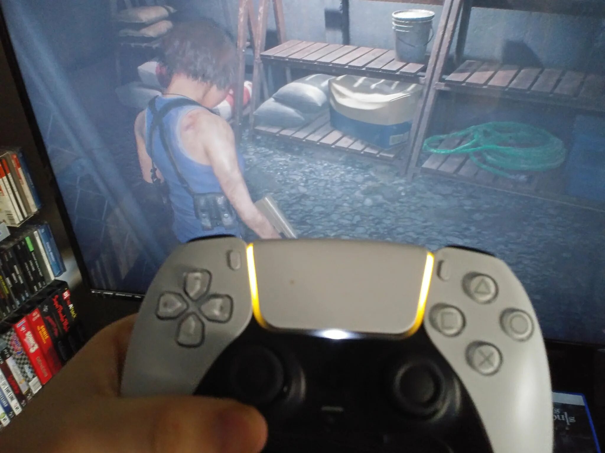 Brothers remake ps5. Resident Evil джойстик. Resident Evil Gamepad PS. Джойстик ps5 с подсветкой. Геймпад для Resident Evil.