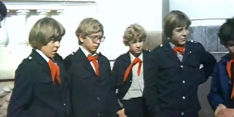 В п крапивин мальчик со шпагой. Сериал мальчик со шпагой 1976. Мальчик со шпагой 1976. Крапивин мальчик со шпагой иллюстрации. Юноша со шпагой.