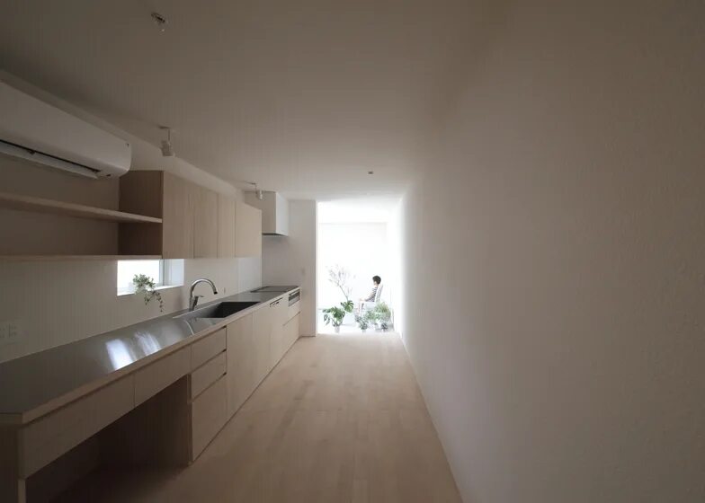 дом шириной 3 метра. планировка узкого домика интерьер. дом шириной 3 метра. дом шириной до 3 метров. длинный дом.