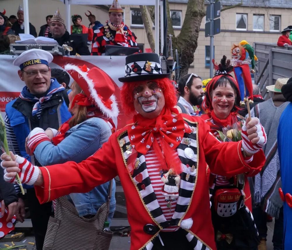 Первомай (may day) в великобритании. Рейнский карнавал. Европа какие праздники. Европа какие праздники. Октоберфест в мюнхене.