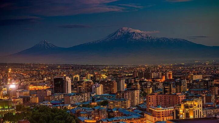 Как выглядит город армении Monte Ararat y Ereván, visto desde la cascada al amanecer, Yerevan, Armenia, Ori