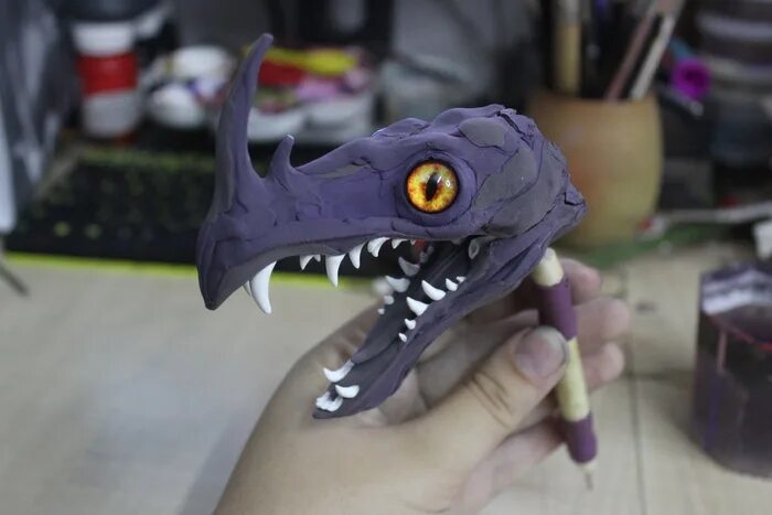 Дракон из бумаги на руку из тик. Бумажные драконы на руку из тик тока. Украшения для бумажного дракона. Грин арт драконья сага. Голова дракона.