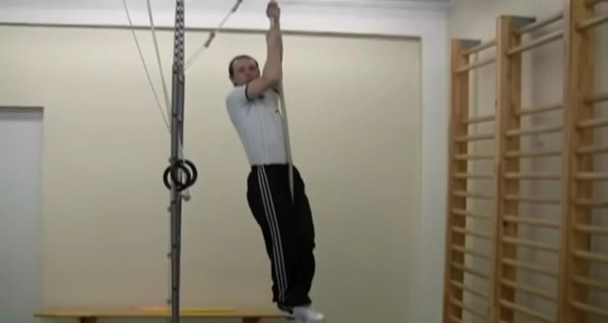 Упражнение канатоходец. Техника лазания по канату без ног. Канатоходец. Хайлайн слэклайн шамони. Highline slackline.