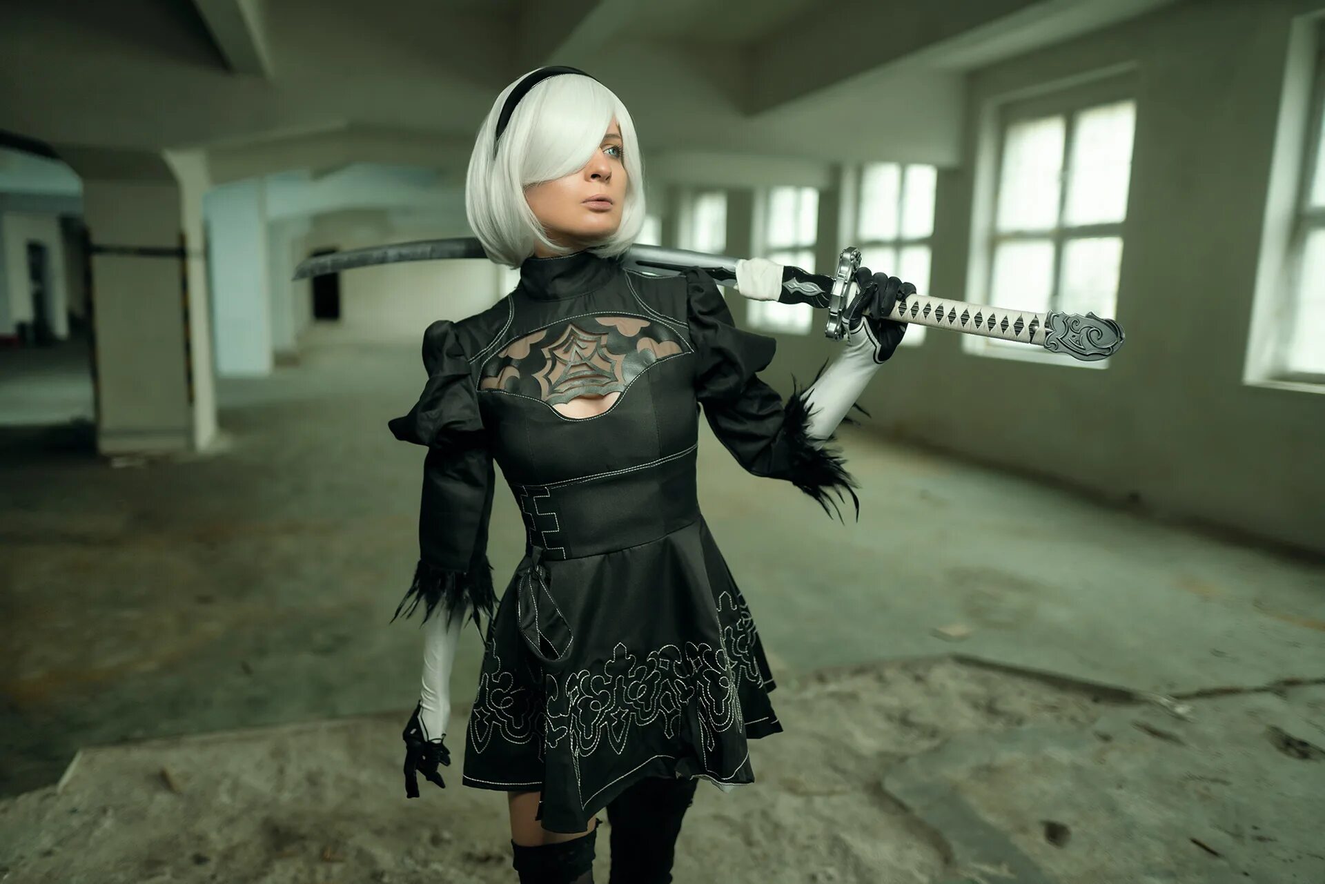 NIER 2b косплей. Ниер автомата косплей. June Moore NIER Automata косплей. Косплей 2b из NIER Automata горячие.