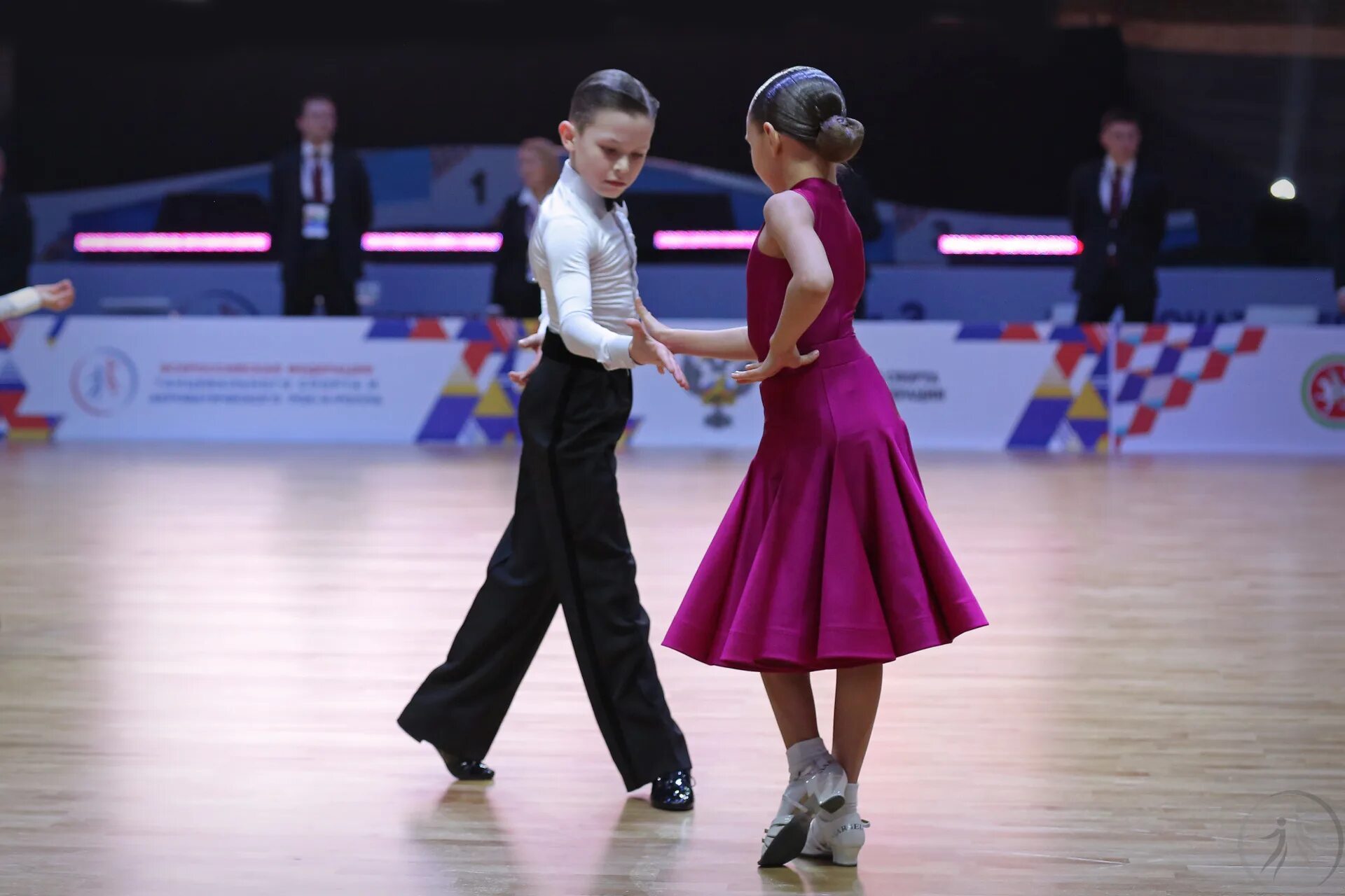 спортивно-бальные танцы тренер. бальные танцы тренер. тренер спортивным танцам. тренер спортивным танцам. бальные танцы тренер.