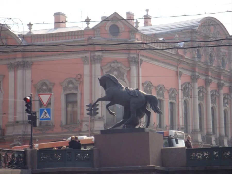 Аничков мост через какую реку. Аничкин мост в Санкт-Петербурге. Аничков мост СПБ. Аничкин мост в Питере. Аничкин дворец в Санкт-Петербурге.