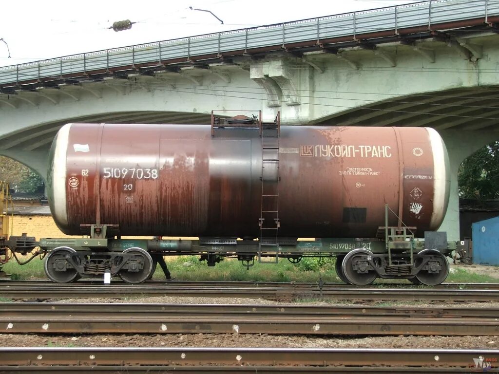 цистерна модели 15-1443 загрузочный люк. модель цистерны сжд 1. номер цистерны. вагон цистерна ржд. номер цистерны.