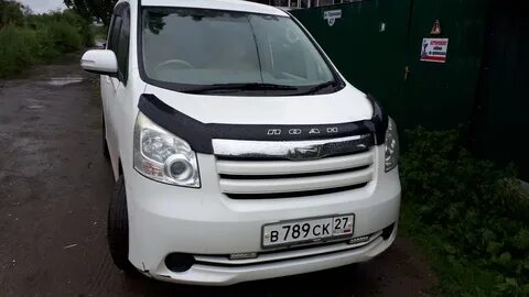 Капот тойота ноах