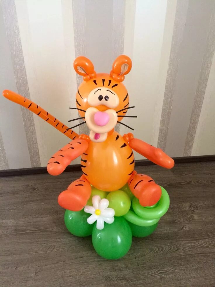 Тигр шаров. Фигуры из воздушных шаров. Тигр из воздушных шаров. Звери из шариков. Тигренок из воздушных шаров.