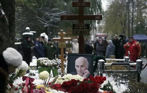 Лановой памятник на кладбище