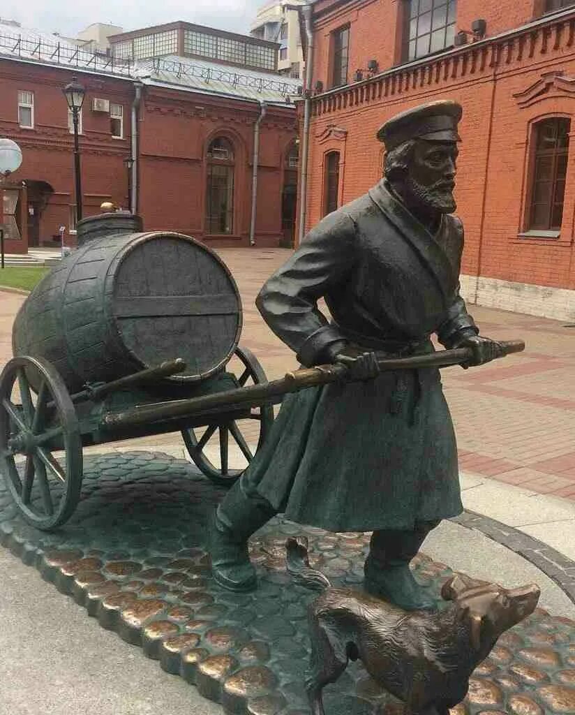 Веселый водовоз заказ. Памятник водовозу в Санкт-Петербурге. Памятник петербургскому водовозу. Арбатская памятник водовозу. Уильям водовоз.