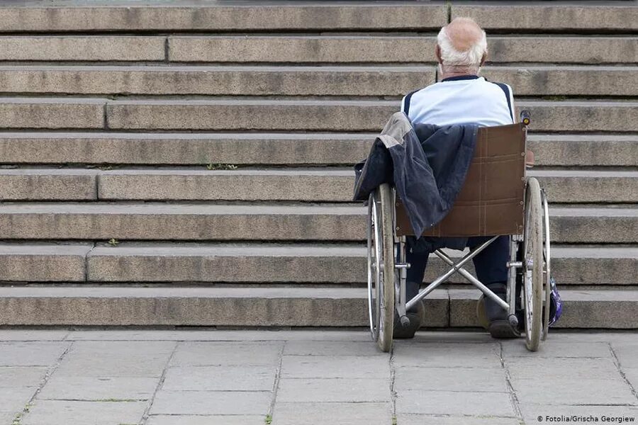 Средства передвижения для инвалидов. Инвалиды люди с ограниченными возможностями. Пандус для людей с ограниченными возможностями. Пандус для людей с ограниченными возможностями. Люди с ограниченными возможностями.