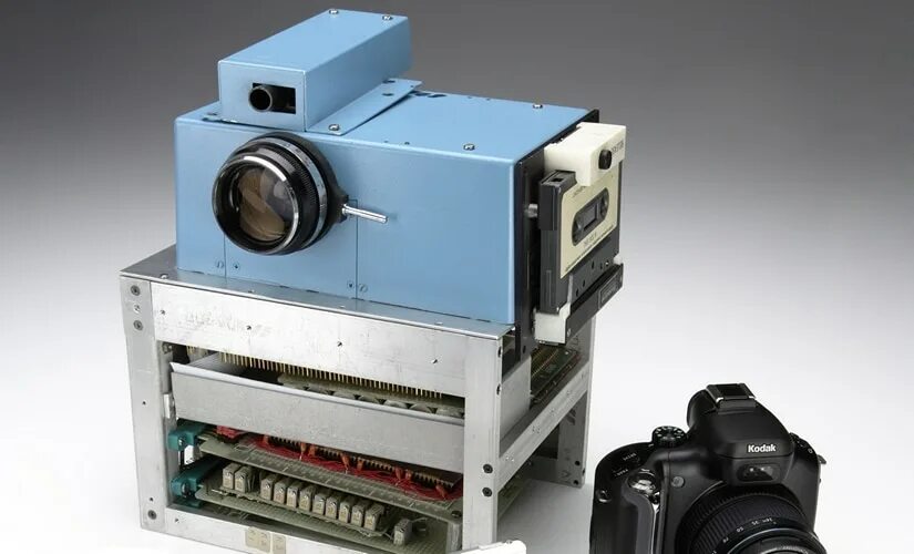 Dc403 digital camera. Первый цифровой фотоаппарат Кодак 1975. Первая цифровая камера Кодак 1975. Первая цифровая камера «Fuji DS-1p». Стив Сассон Кодак.