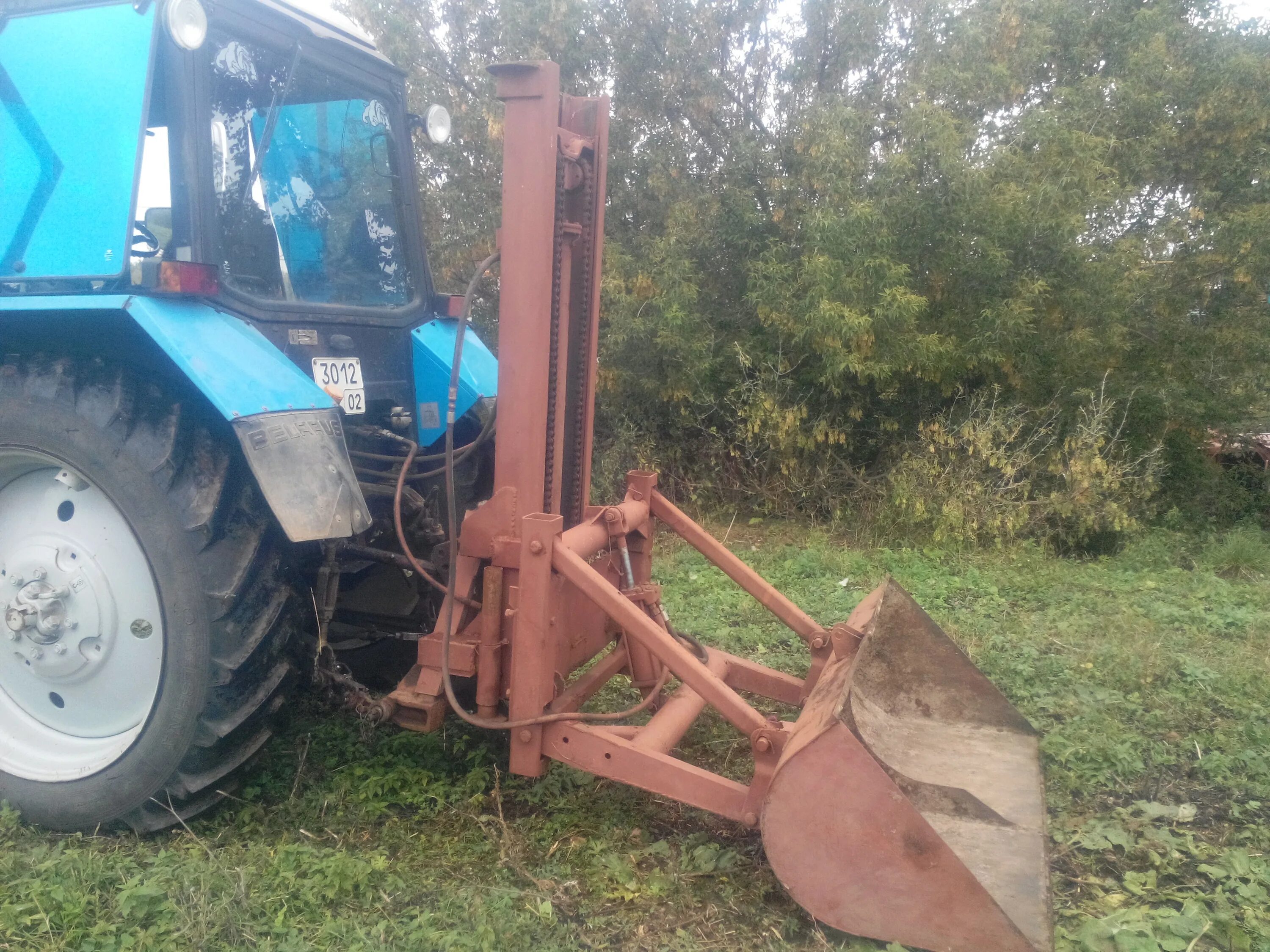 Мтз 2004 года. Трактор беларус-82. Трактор беларус мтз 82. Трактор мтз 82. Трактор "беларус-82.