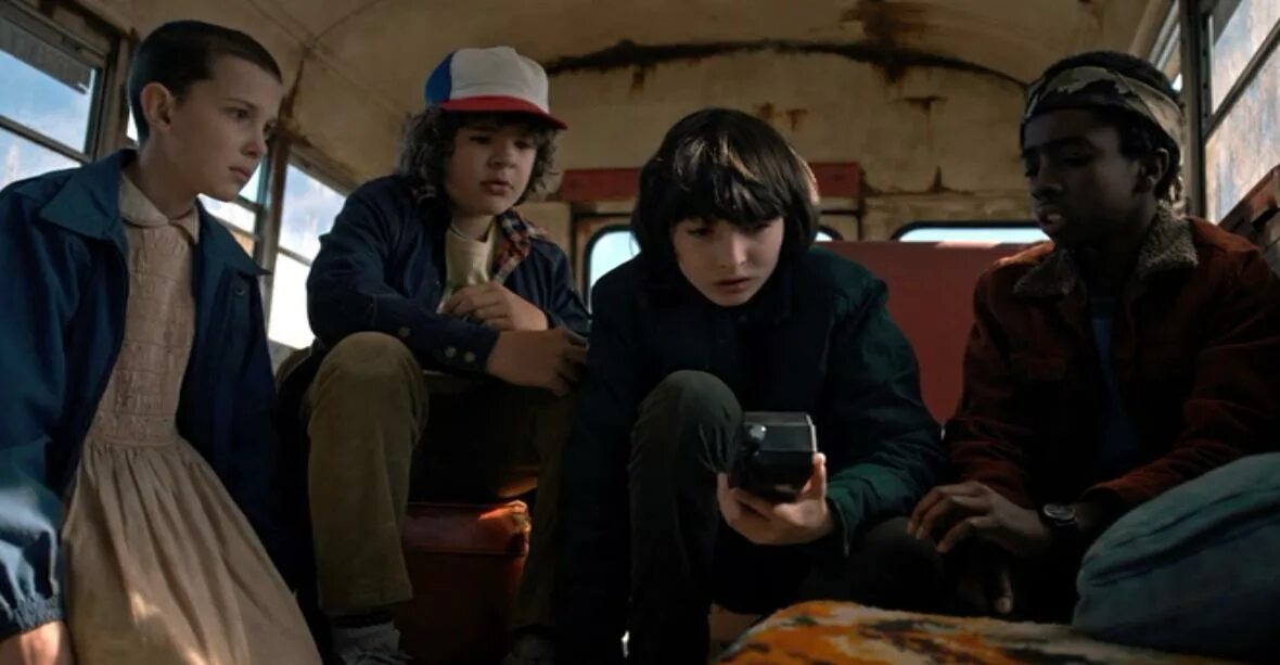 Милли бобби браун очень странные дела. Очень странные дела сериал 2 сезон. Очень странные дела сериал. Действие очень странных дел. Действие очень странных дел.