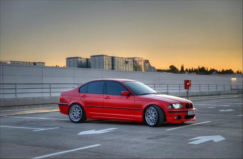 Бмв е46 драйв. Красная bmw e46. bmw e46 красная седан. бмв e46 седан. красный бмв е46 седан.