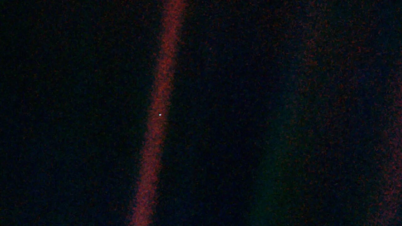 Бледно голубая точка вояджер. Голубая точка вояджер снимок. Pale blue dot снимок. Вояджер 1 голубая точка. Снимки вояджера pale blue dot.