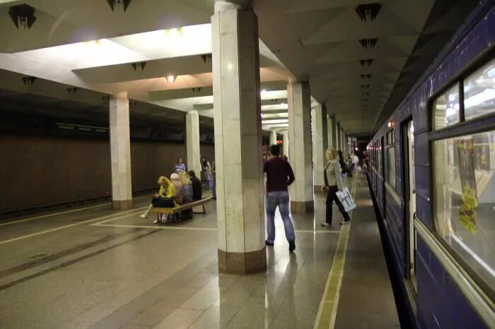Станция метро бурнаковская нижний новгород. Станция бурнаковская нижегородское метро. Станция метро канавинская нижний новгород. Станция бурнаковская нижний новгород. Станция метро бурнаковская.