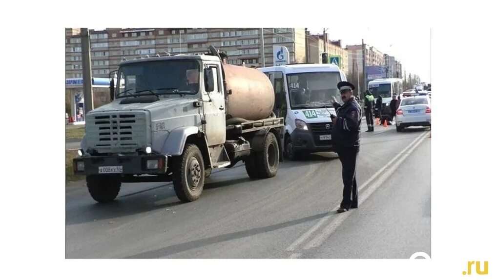 Омск 14 октября. Водитель ЗИЛА. Водитель на ЗИЛЕ. ЗИЛ 41.