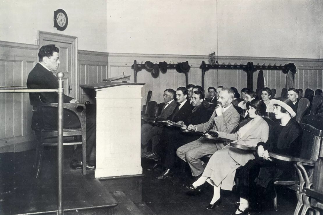 интернациональный союз писателей. удостоверение члена союза журналистов. драматургов и журналистов. союз писателей ссср 1930. первый председатель правления союза писателей ссср.