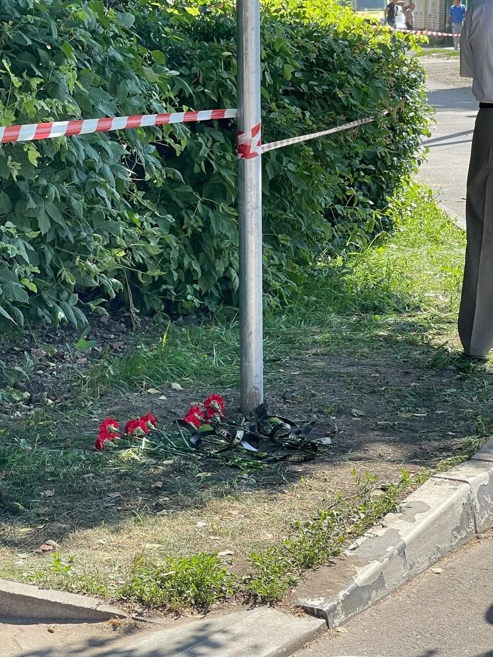 Видео к сердцу Белгорода несут цветы.