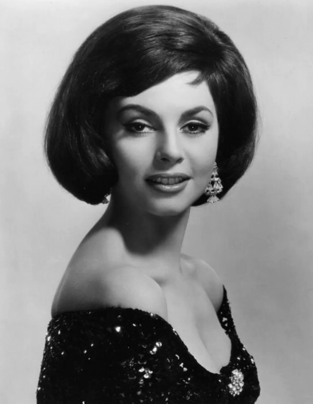 Фотомодели 60-х. Женщины 60 70 годов. Джин шримптон 2020. Стрижки 70 годов. Женщины 60 70 годов.