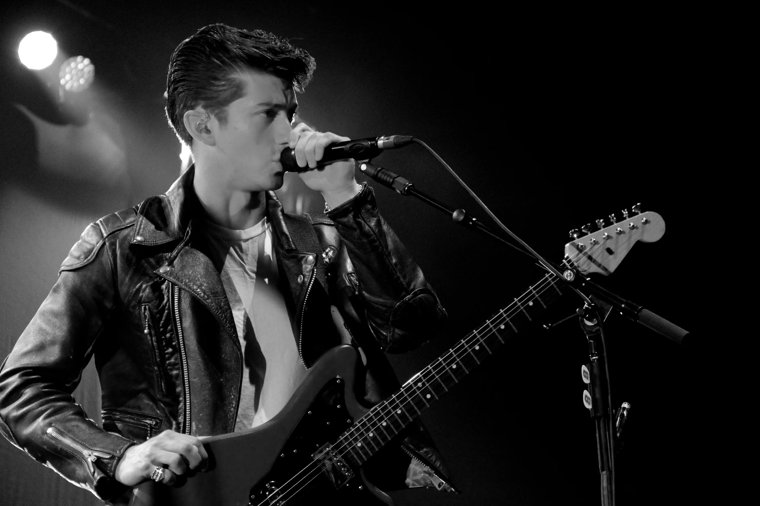 Alex turner arctic monkeys. Алекс тернер. Алекс тернер arctic monkeys. Алекс тернер 2023. Алекс тернер 2013.